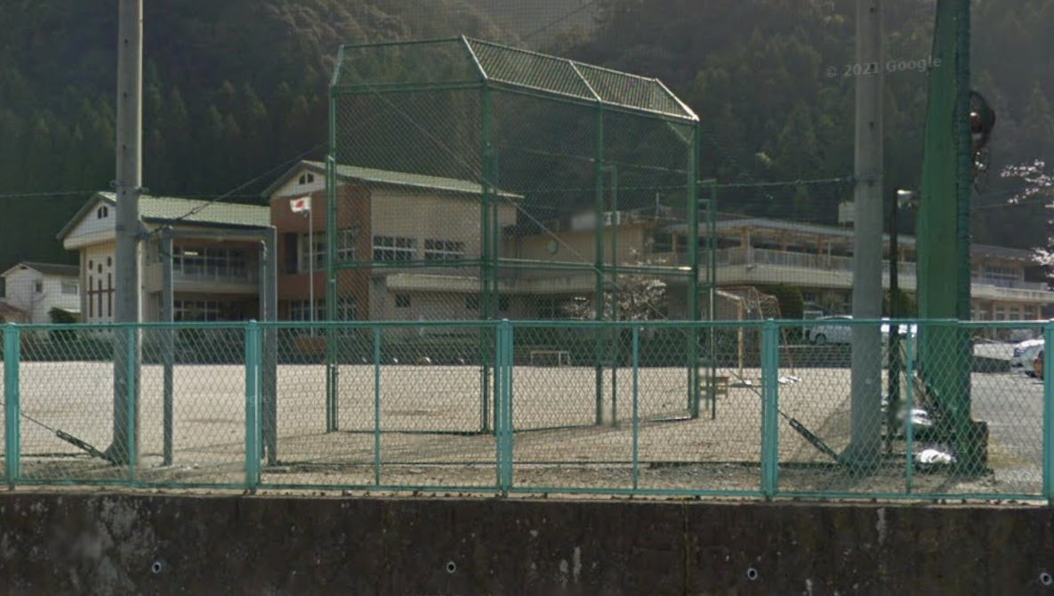 大山小学校 [旧校地] の校舎