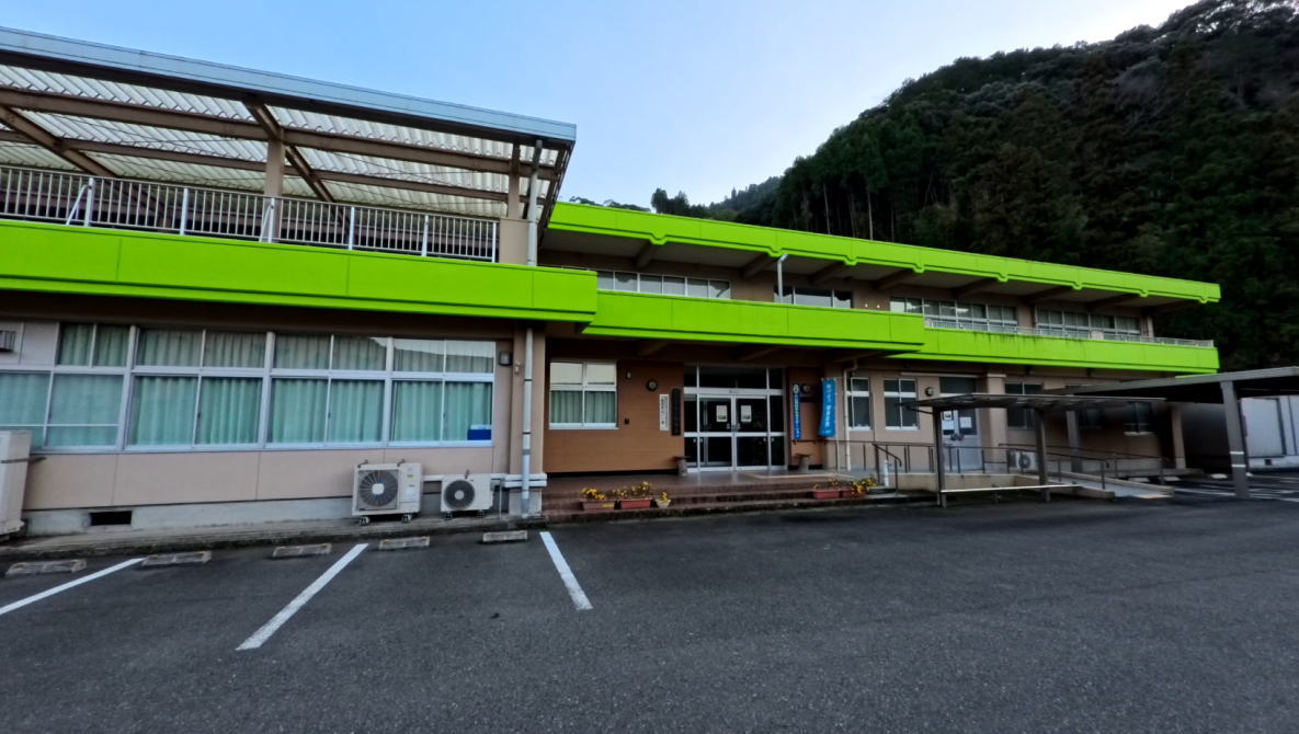 大山小学校 [旧校地] の校舎
