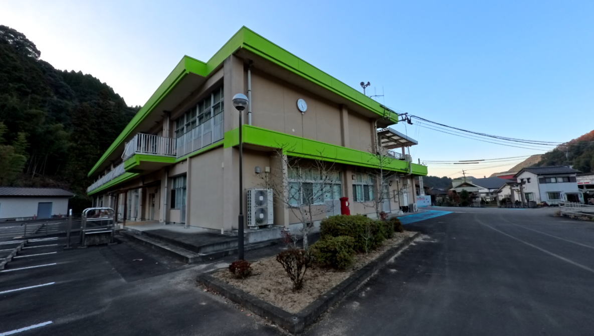 大山小学校 [旧校地] の校舎