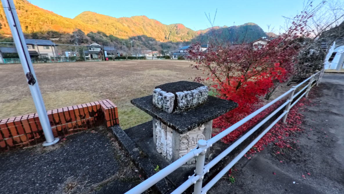 大山小学校 [旧校地] の校舎