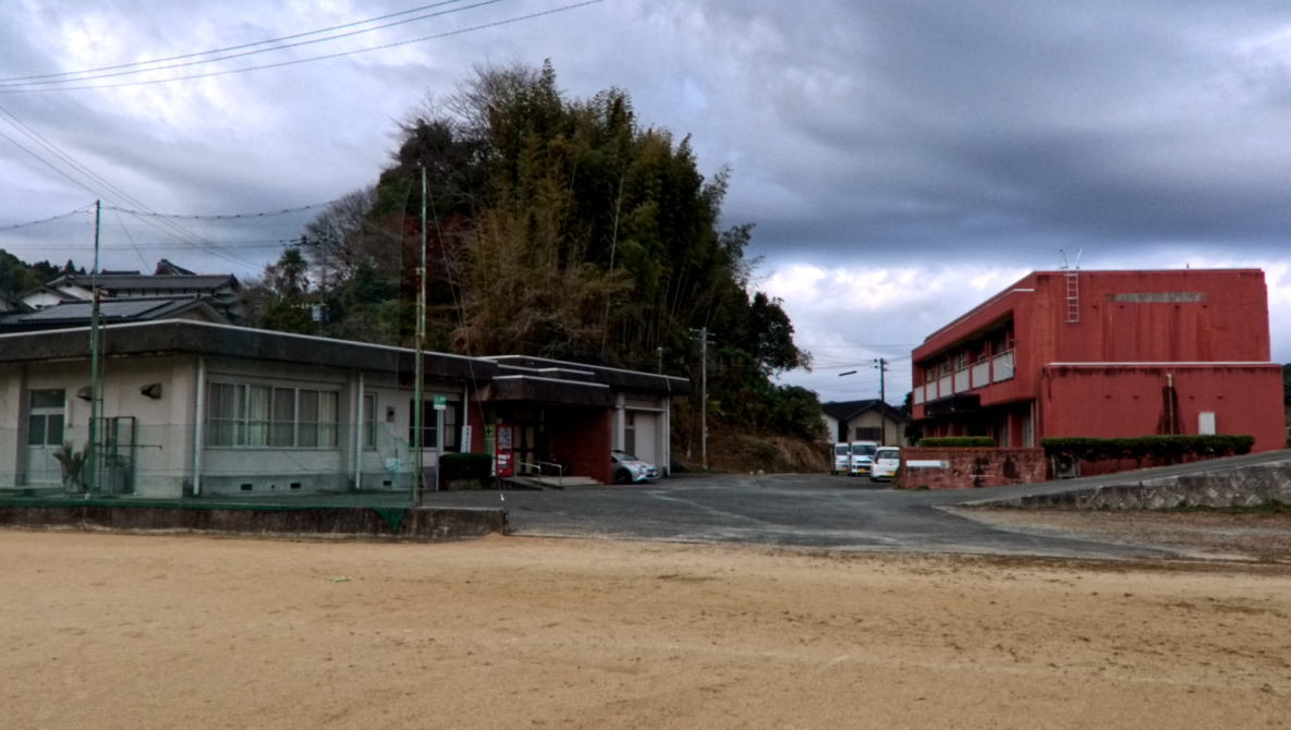 黒木町立串毛小学校の校舎