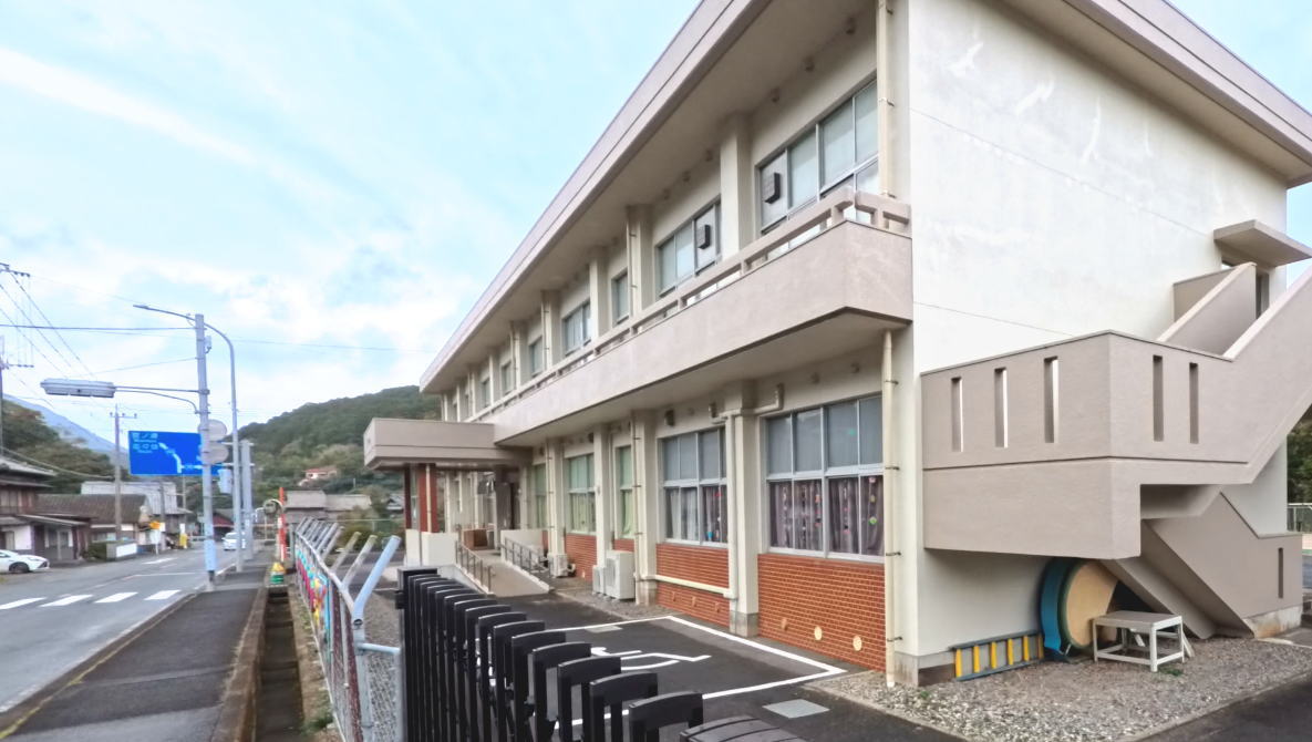 平戸市立中津良小学校の校舎