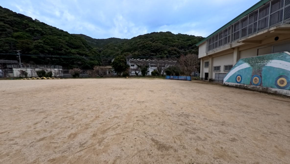 平戸市立中津良小学校の校舎