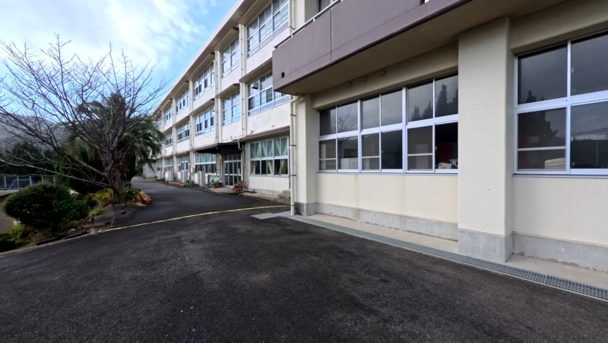 平戸市立野子中学校の校舎