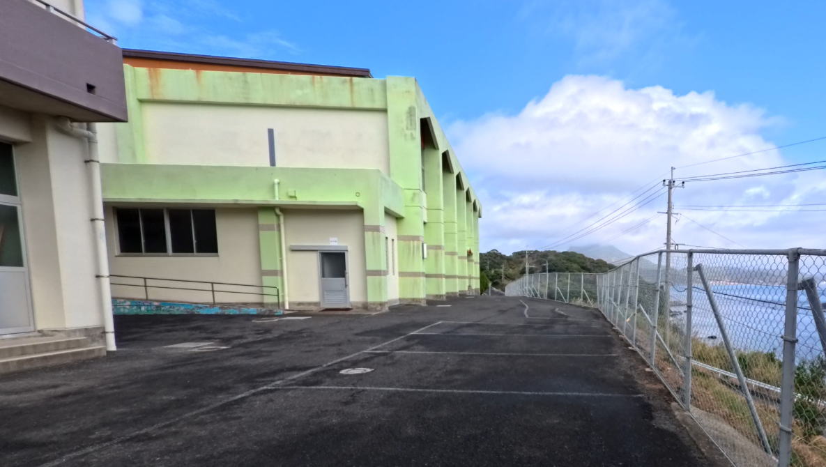 平戸市立野子中学校の校舎