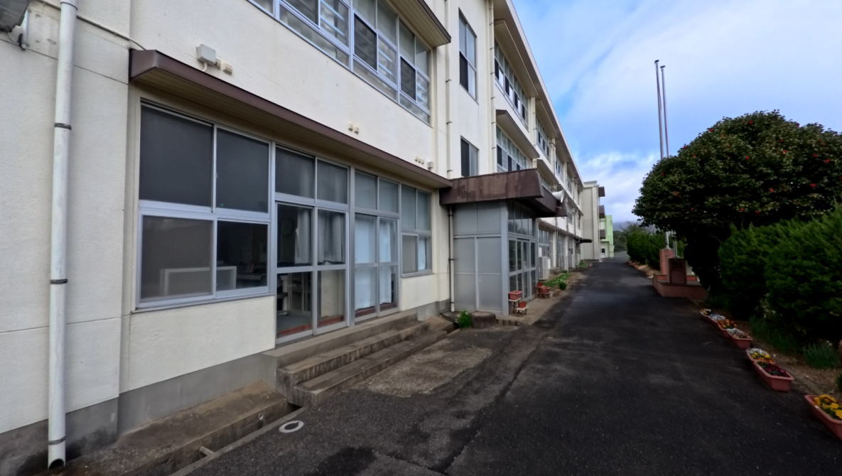 平戸市立野子中学校の校舎