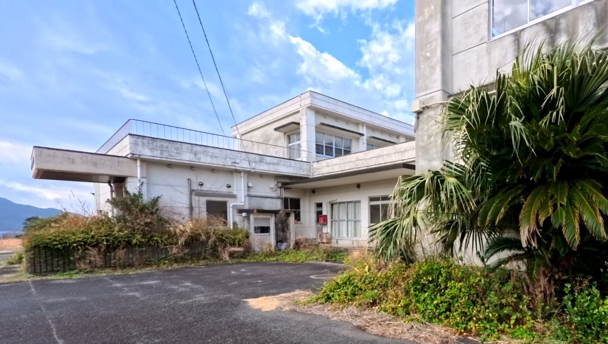 平戸市立堤小学校の校舎