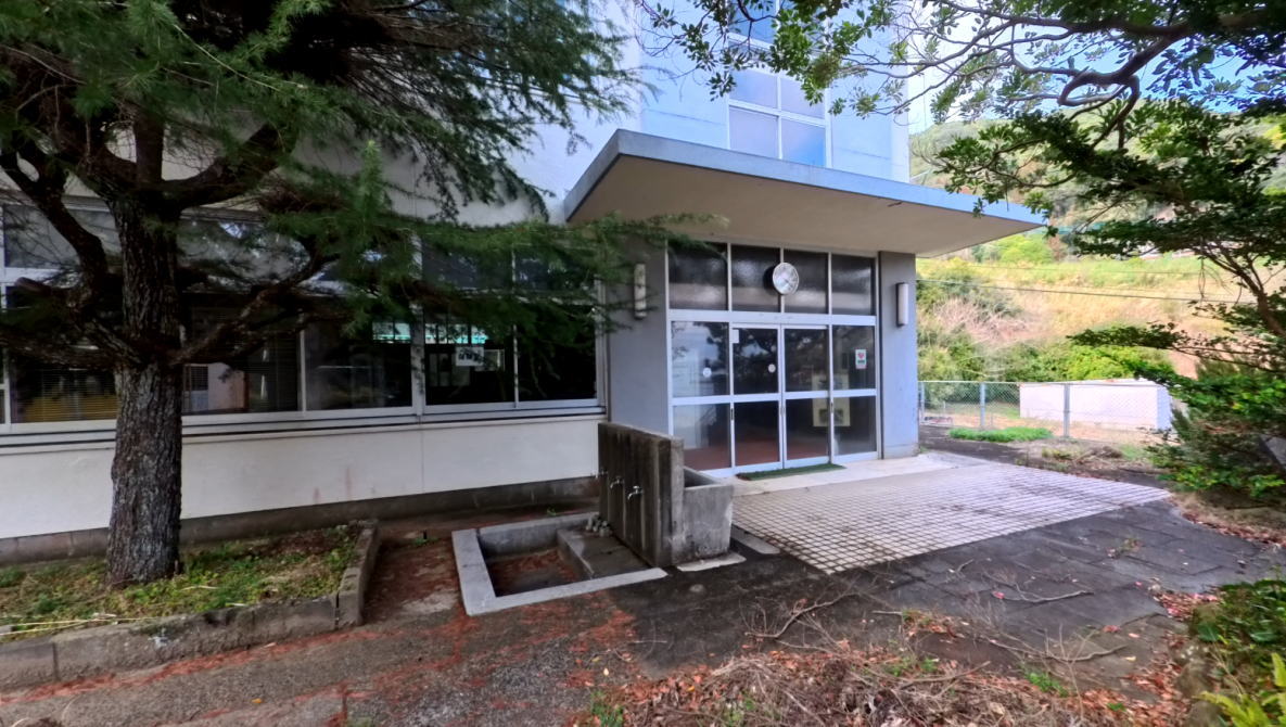 佐世保市立庵浦小学校の校舎