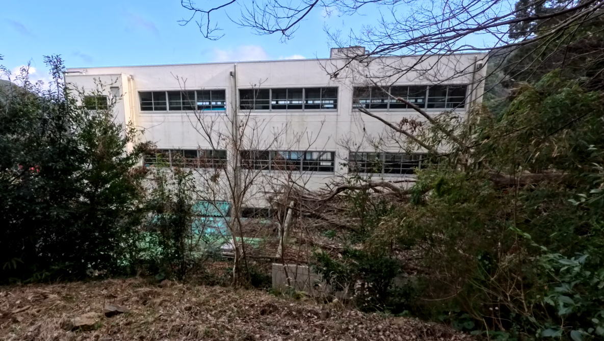 佐世保市立庵浦小学校の校舎
