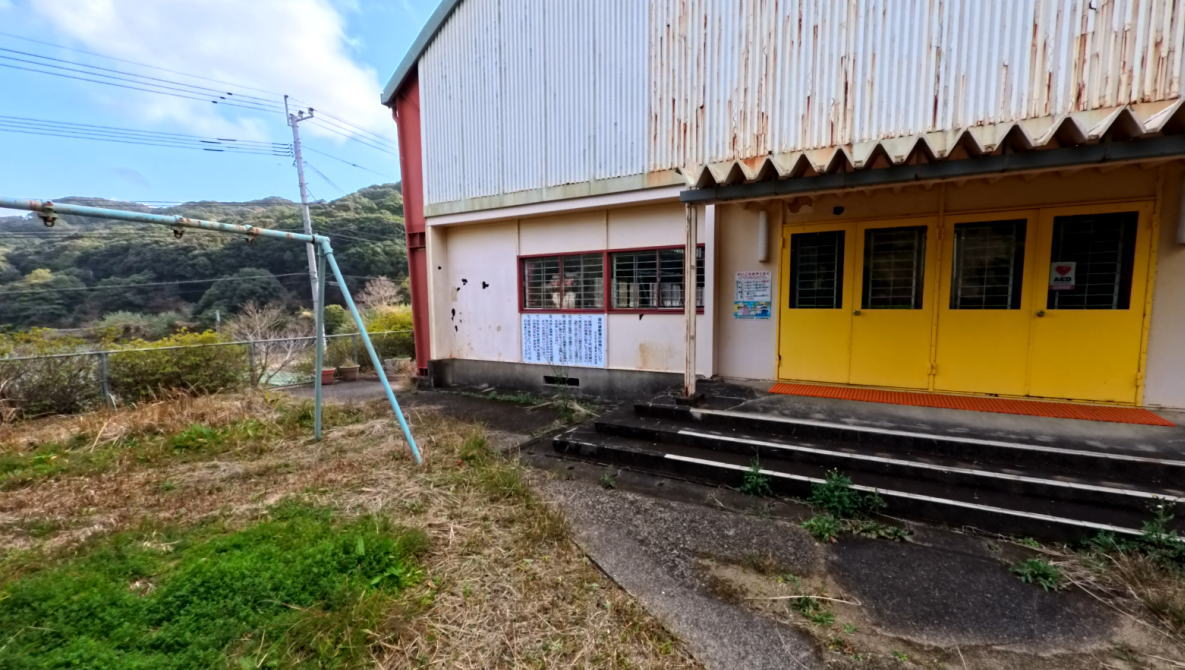 佐世保市立庵浦小学校の校舎