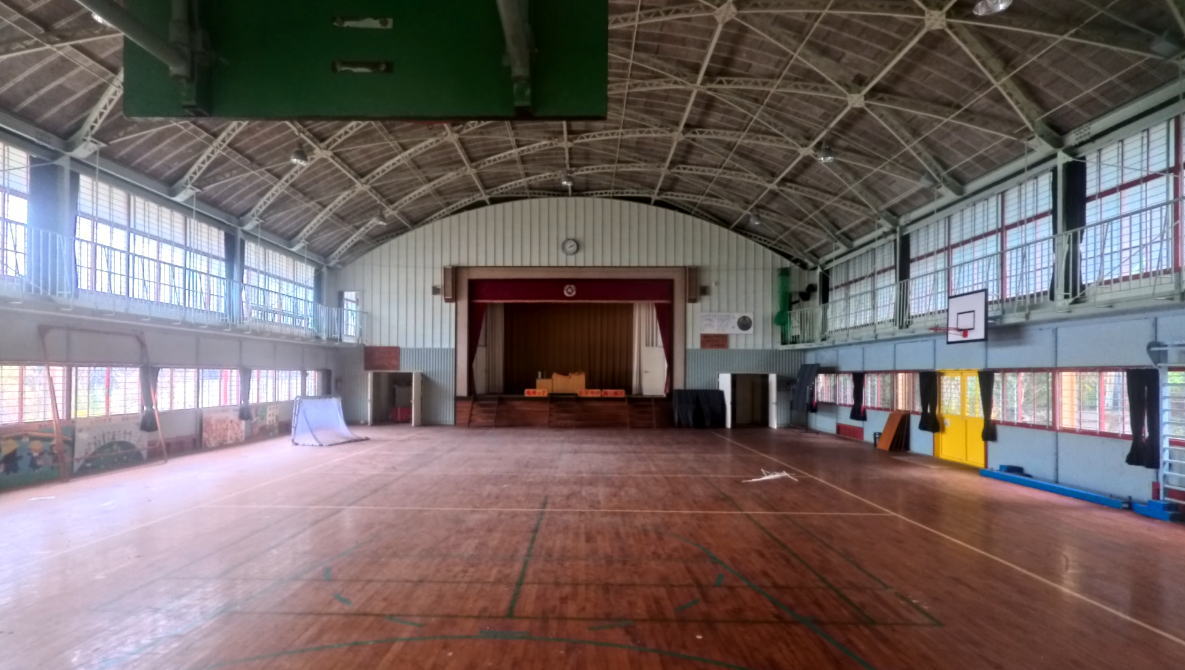 佐世保市立庵浦小学校の校舎