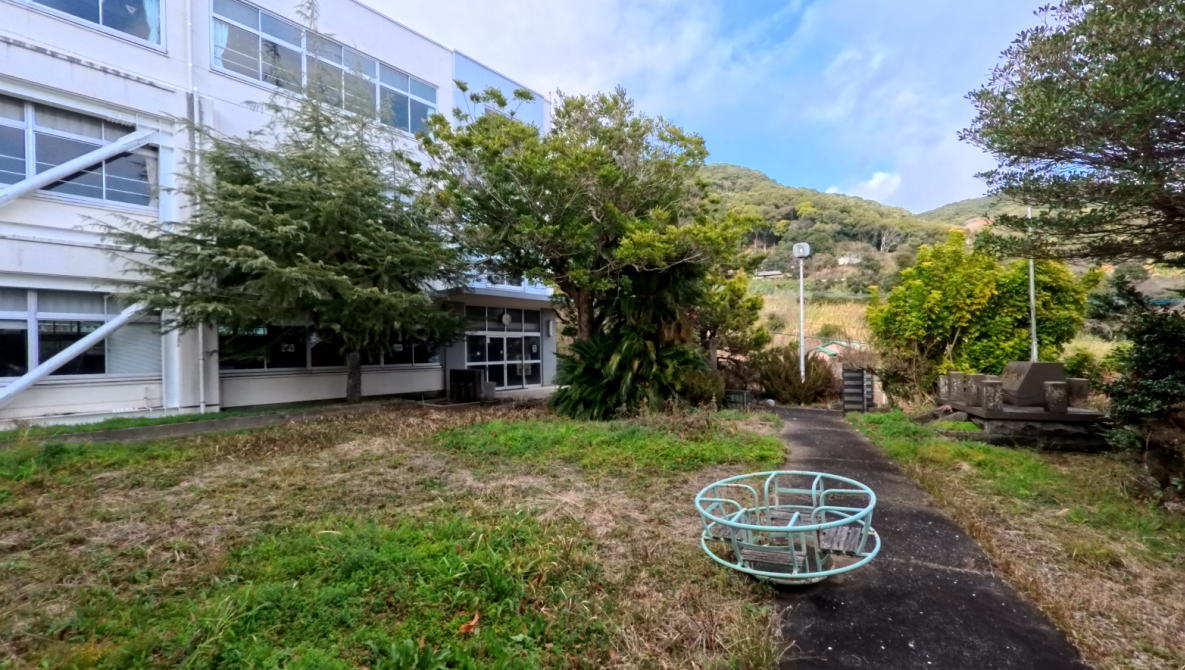 佐世保市立庵浦小学校の校舎