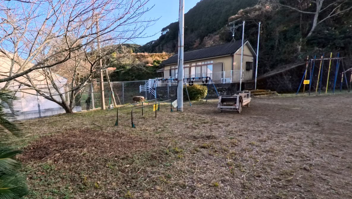 西海市立幸物分校学校の校舎