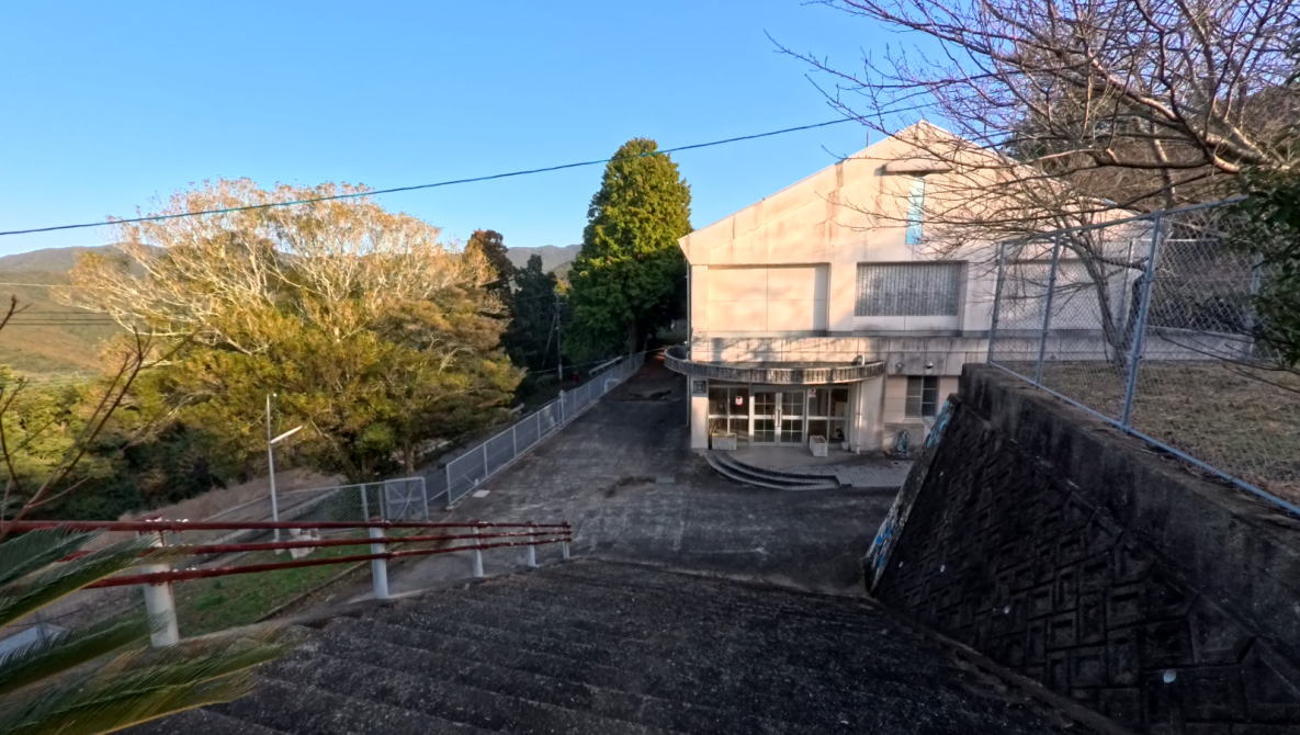 西海市立幸物分校学校の校舎