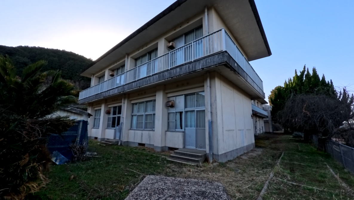 西海市立幸物分校学校の校舎