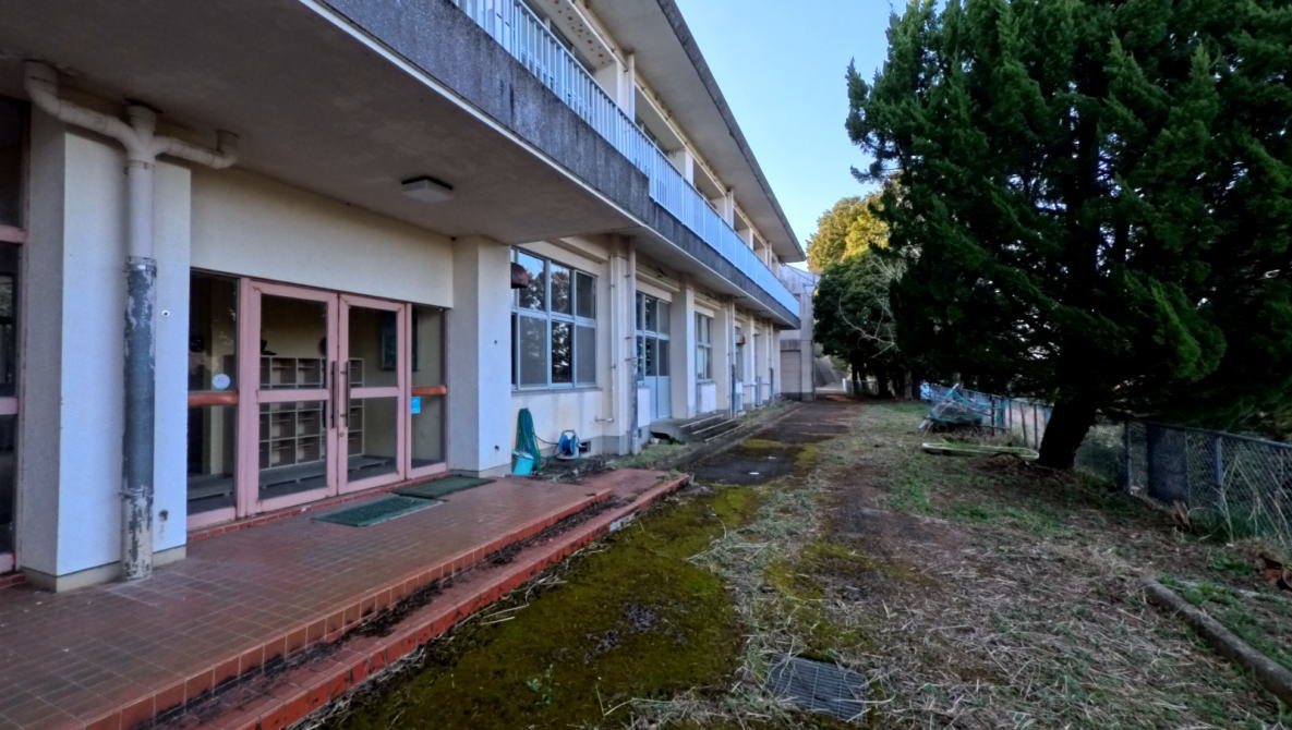 西海市立幸物分校学校の校舎