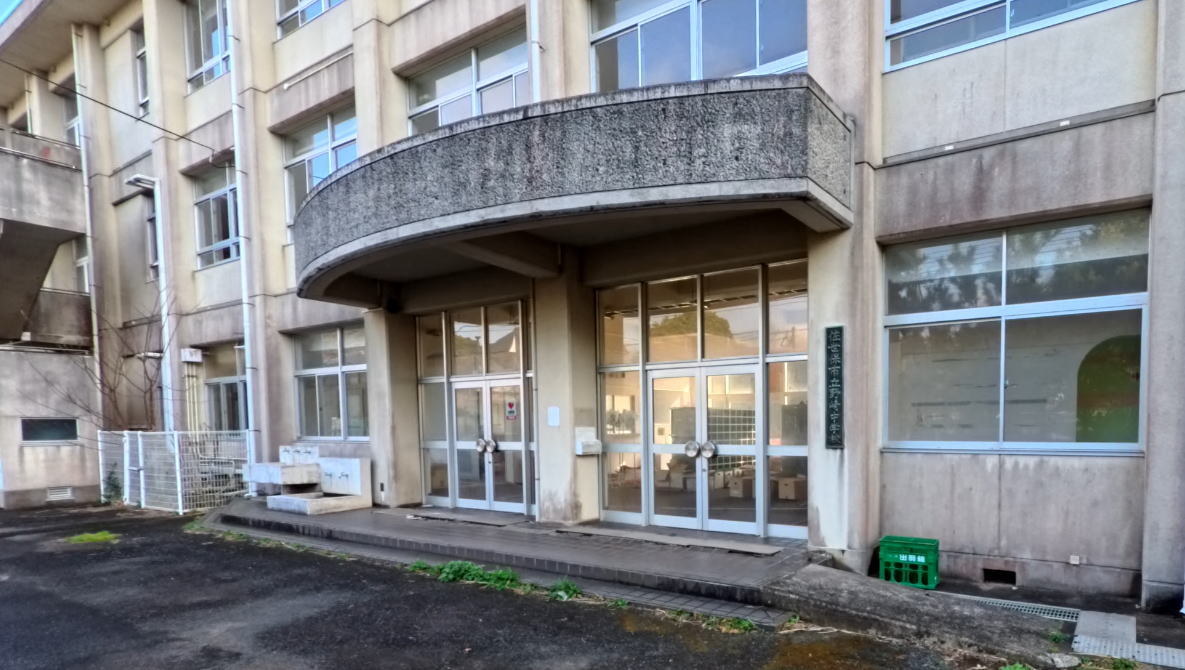佐世保市立野崎中学校の校舎