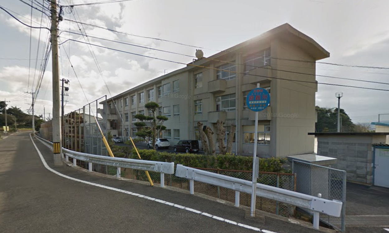 佐世保市立野崎中学校の校舎