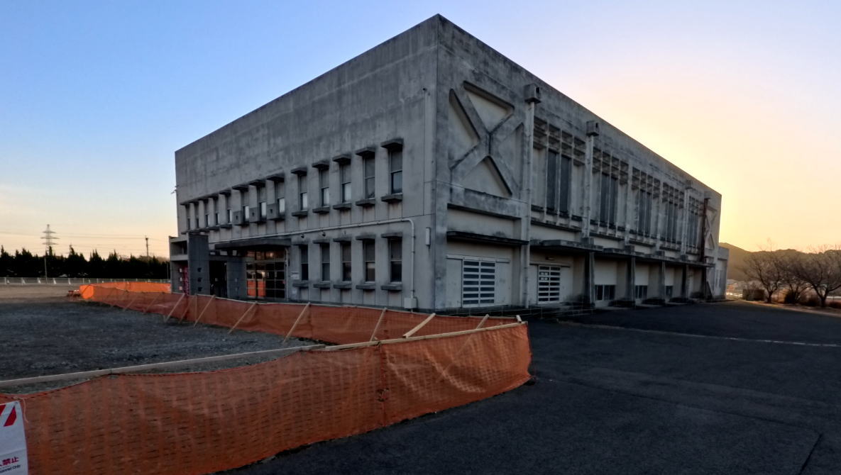 西海市立大島中学校の校舎