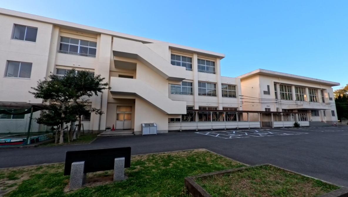 西海市立大島東小学校の校舎