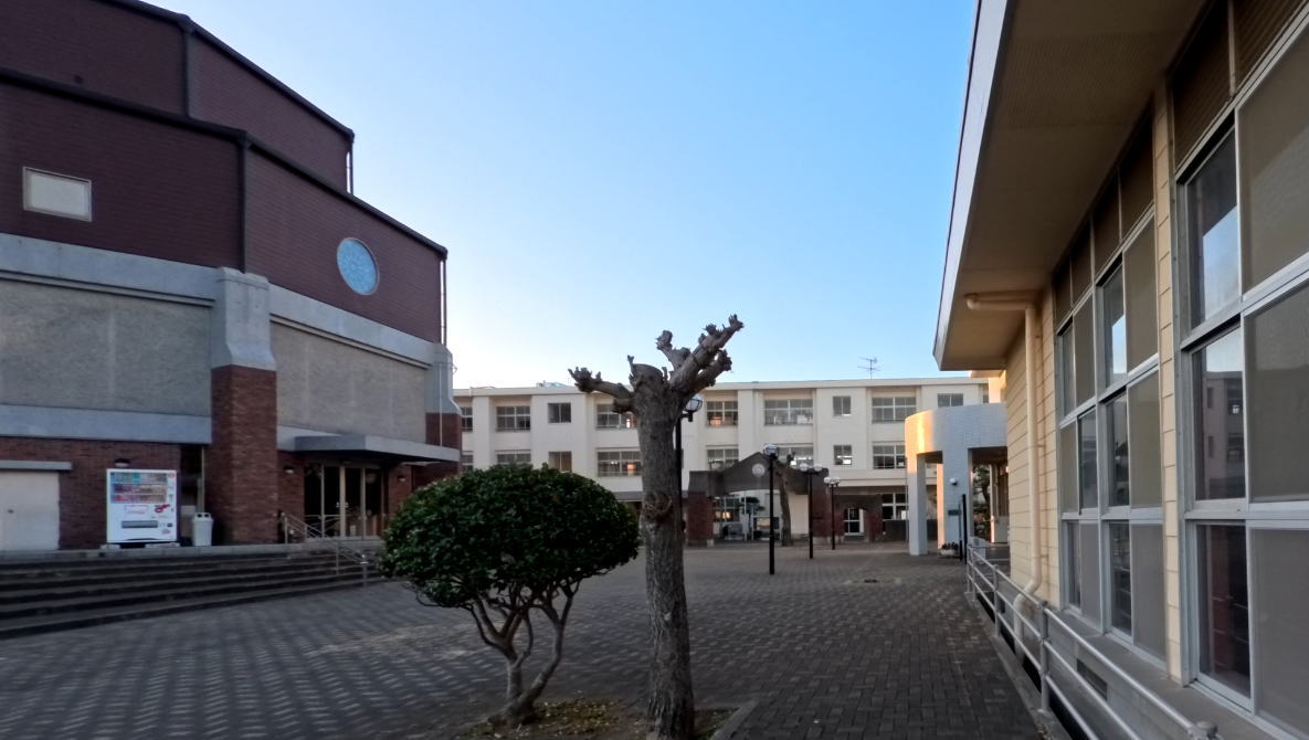 西海市立大島東小学校の校舎