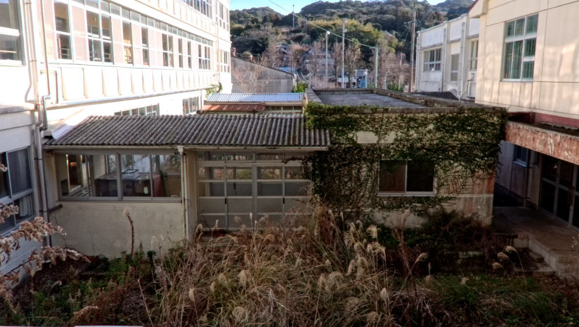 西海市立大島西小学校の校舎