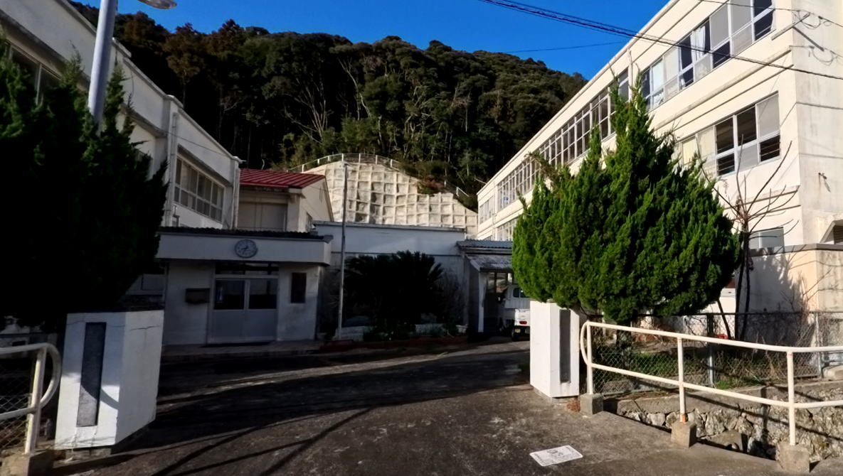 西海市立大島西小学校の校舎