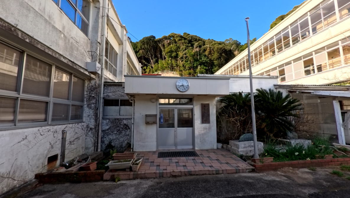 西海市立大島西小学校の校舎