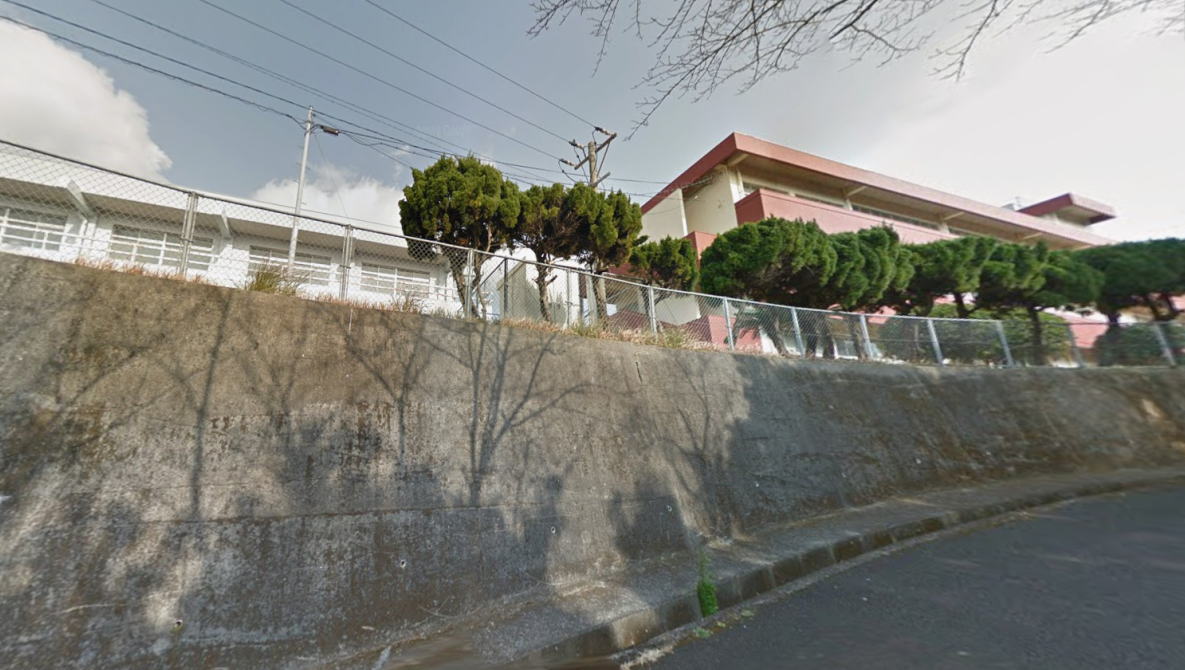 西海市立崎戸中学校の校舎