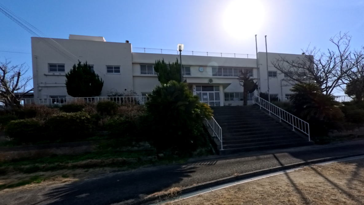 西海市立崎戸小学校の校舎