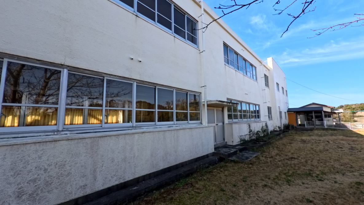 西海市立崎戸小学校の校舎