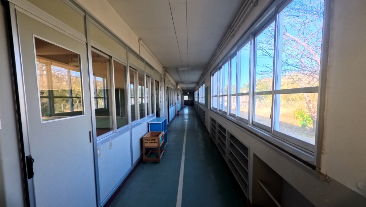 西海市立崎戸小学校の校舎