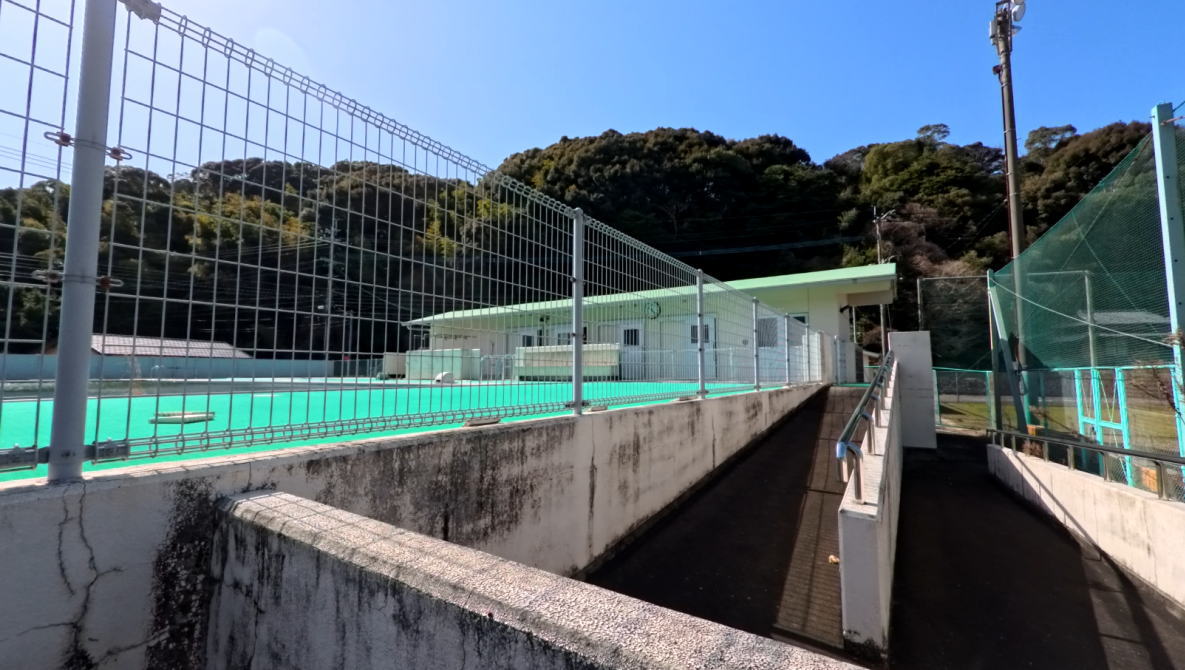 西海市立多以良小学校の校舎