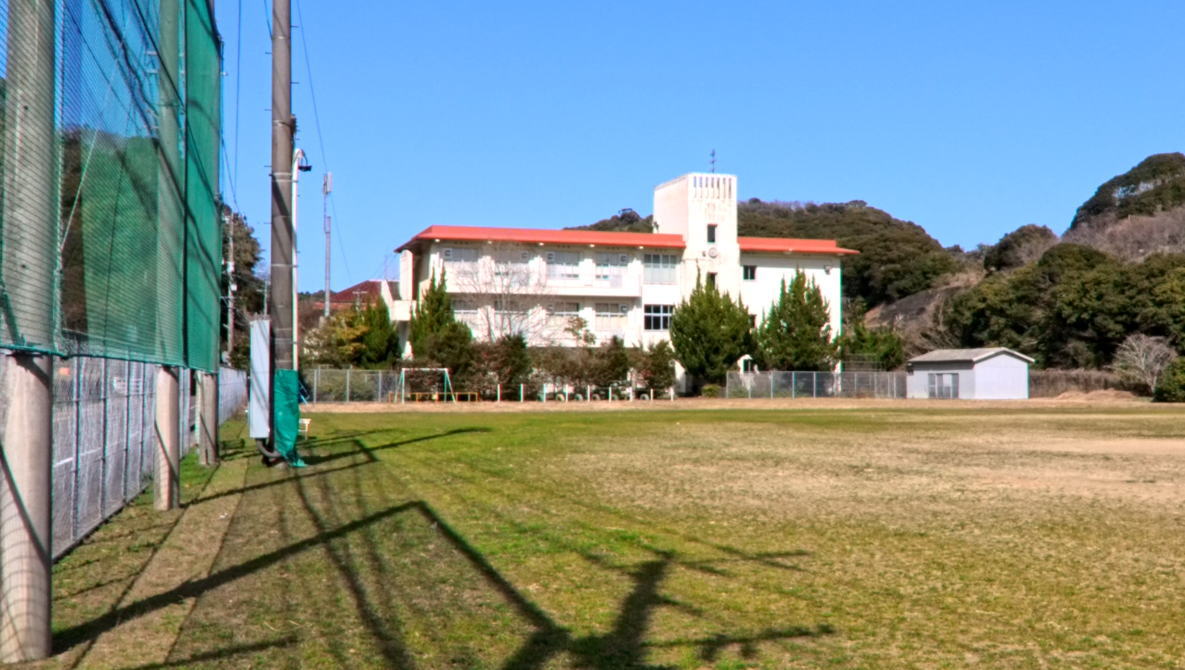 西海市立多以良小学校の校舎